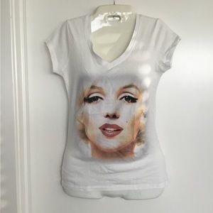 Active Knitwear White Women’s Short Sleeved Tee  Size Small $25.